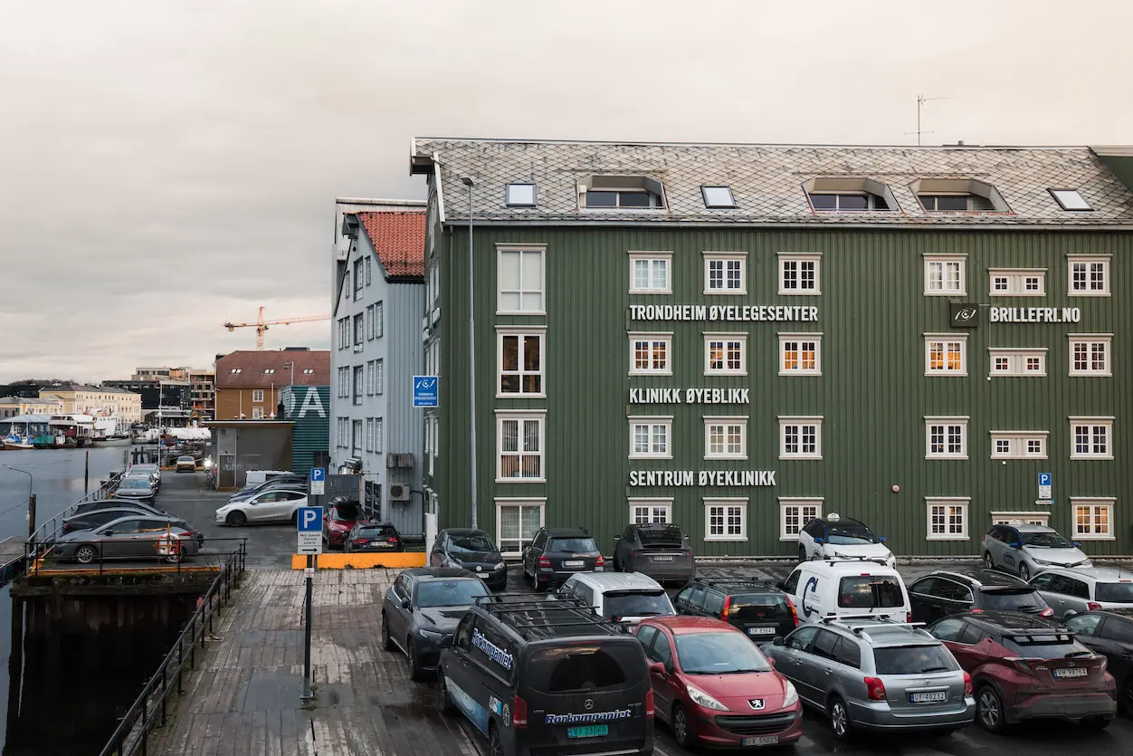 
    Utenfor-Brillefri.jpg (1)    