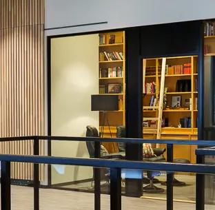 Biblioteket: vårt møterom der du kan hvile